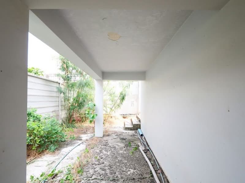 รอคุณมาเนรมิต ให้เป็นบ้านในฝัน !! พื้นที่เยอะ มีสระว่ายน้ำ ! หลังมุมเงียบสงบ ! ขายบ้านเดี่ยวหลังใหญ่, กรุงเทพ, ถนนปัญญาอินทรา, บางชัน, คลองสามวา, กรุงเทพ, 1,600 ตร.ม., บ้านเดี่ยว ขาย, โดย คุณลี, 500154991 - DDproperty.com