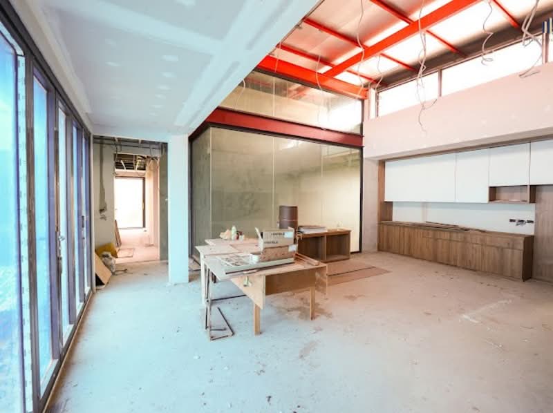 รอคุณมาเนรมิต ให้เป็นบ้านในฝัน !! พื้นที่เยอะ มีสระว่ายน้ำ ! หลังมุมเงียบสงบ ! ขายบ้านเดี่ยวหลังใหญ่, Bangkok, ถนนปัญญาอินทรา, Bang Chun, Khlong Sam Wa, Bangkok, 9 Bedrooms, 1,600 sqm, Single Detached House For Sale, by คุณลี, 500154991 - DDproperty.com