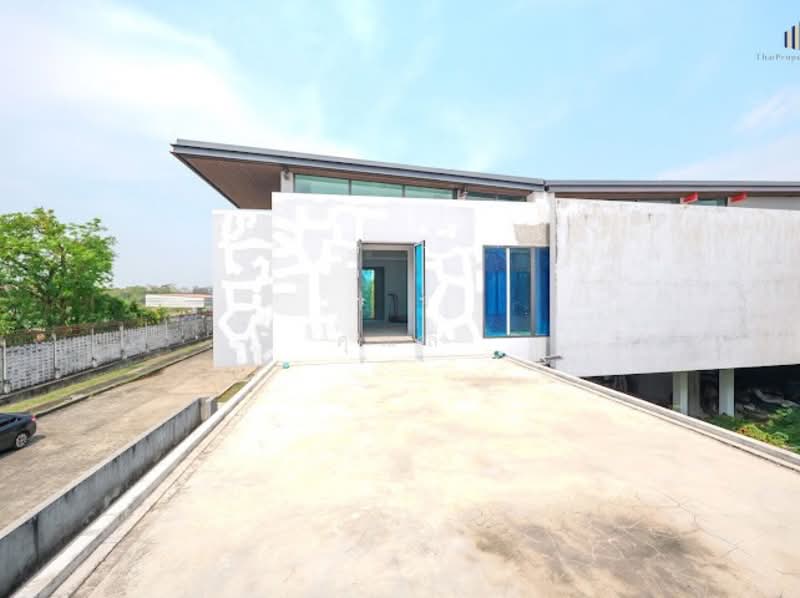 รอคุณมาเนรมิต ให้เป็นบ้านในฝัน !! พื้นที่เยอะ มีสระว่ายน้ำ ! หลังมุมเงียบสงบ ! ขายบ้านเดี่ยวหลังใหญ่, Bangkok, ถนนปัญญาอินทรา, Bang Chun, Khlong Sam Wa, Bangkok, 9 Bedrooms, 1,600 sqm, Single Detached House For Sale, by คุณลี, 500154991 - DDproperty.com