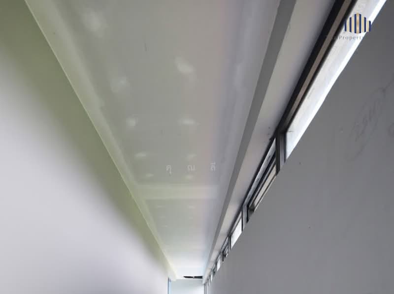 รอคุณมาเนรมิต ให้เป็นบ้านในฝัน !! พื้นที่เยอะ มีสระว่ายน้ำ ! หลังมุมเงียบสงบ ! ขายบ้านเดี่ยวหลังใหญ่, Bangkok, ถนนปัญญาอินทรา, Bang Chun, Khlong Sam Wa, Bangkok, 9 Bedrooms, 1,600 sqm, Single Detached House For Sale, by คุณลี, 500154991 - DDproperty.com