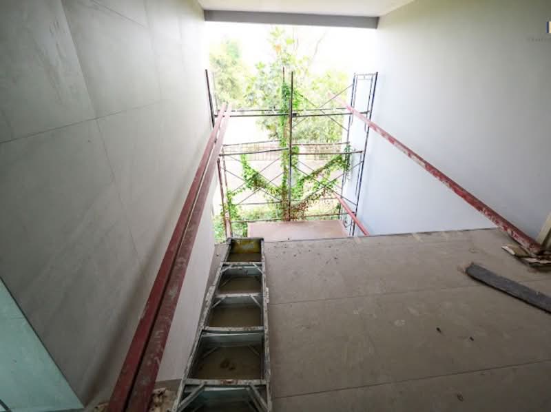 รอคุณมาเนรมิต ให้เป็นบ้านในฝัน !! พื้นที่เยอะ มีสระว่ายน้ำ ! หลังมุมเงียบสงบ ! ขายบ้านเดี่ยวหลังใหญ่, Bangkok, ถนนปัญญาอินทรา, Bang Chun, Khlong Sam Wa, Bangkok, 9 Bedrooms, 1,600 sqm, Single Detached House For Sale, by คุณลี, 500154991 - DDproperty.com