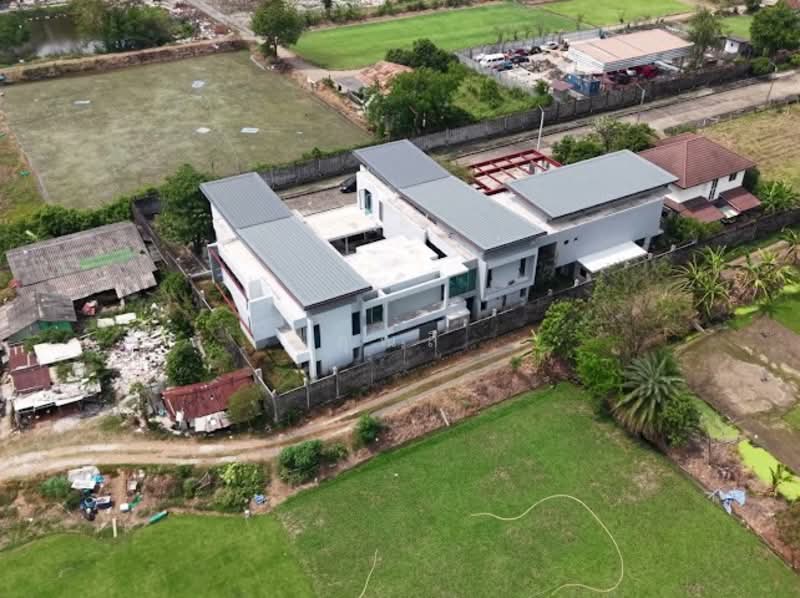 รอคุณมาเนรมิต ให้เป็นบ้านในฝัน !! พื้นที่เยอะ มีสระว่ายน้ำ ! หลังมุมเงียบสงบ ! ขายบ้านเดี่ยวหลังใหญ่, กรุงเทพ, ถนนปัญญาอินทรา, บางชัน, คลองสามวา, กรุงเทพ, 1,600 ตร.ม., บ้านเดี่ยว ขาย, โดย คุณลี, 500154991 - DDproperty.com