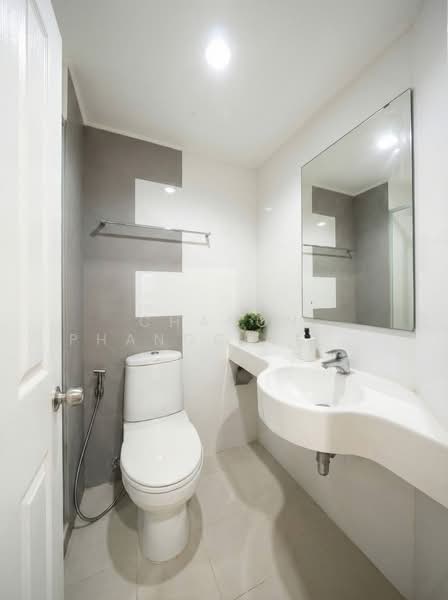 Lumpini Place Ratchayothin, Bangkok, 1484 Phahonyothin Road, Chan Kasem, Chatuchak, Bangkok, 1 Bedroom, 28 sqm, Condo For Sale, by Chanon Phangchienghien, 500155043 - DDproperty.com