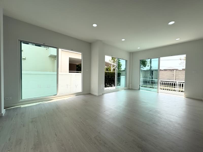 Life Bangkok Boulevard Wongwaen-Rama 9, Bangkok, Kanchanaphisek Road, Saphan Sung, Saphan Sung, Bangkok, 4 Bedrooms, 185 sqm, Single Detached House For Sale, by Nutty Property, 500155061 - DDproperty.com