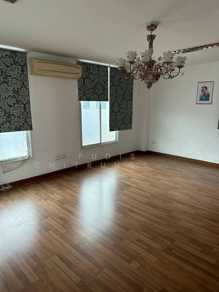 ให้เช่าโฮมออฟฟิศ | อารีย์สัมพันธ์, กรุงเทพ, พญาไท, พญาไท, กรุงเทพ, 560 ตร.ม., ตึกแถว-อาคารพาณิชย์ ให้เช่า, โดย Pudis Chitrungsakorn, 500155082 - DDproperty.com