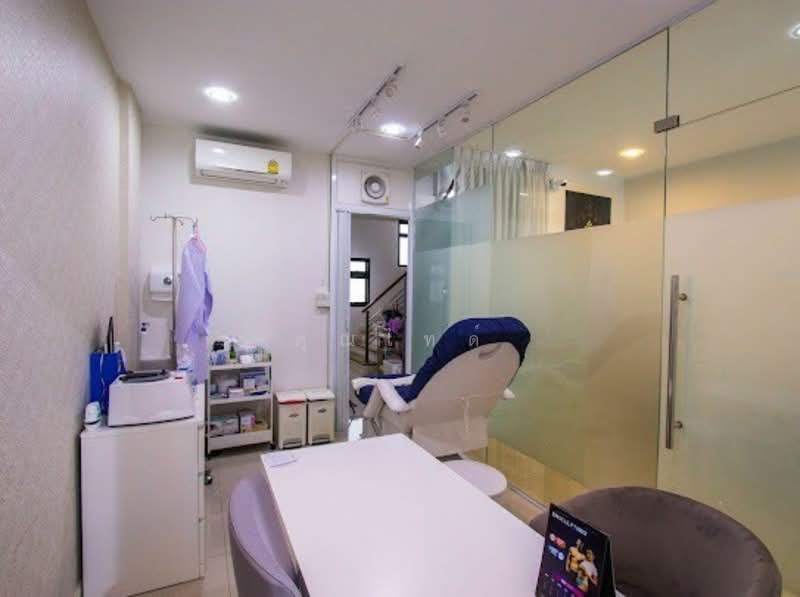 เหมาะมากหากเริ่มทำธุรกิจ!!! ขายโฮมออฟฟิศ 3.5 ชั้น โครงการ Work Place ราชพฤกษ์-จรัญฯ, Bangkok, บางแวก, Bang Waek, Phasi Charoen, Bangkok, 3 Bedrooms, 272 sqm, Townhouse For Sale, by คุณไทด์, 500155168 - DDproperty.com