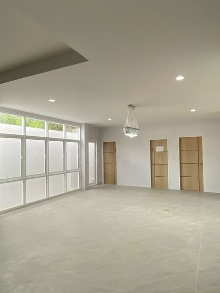 Home Office for Rent in Sukhumvit 77 (SPSJP152), Bangkok, สุขุมวิท77, Prawet, Prawet, Bangkok, 4 Bedrooms, 900 sqm, Single Detached House For Rent, by Khun Jane, 500155172 - DDproperty.com