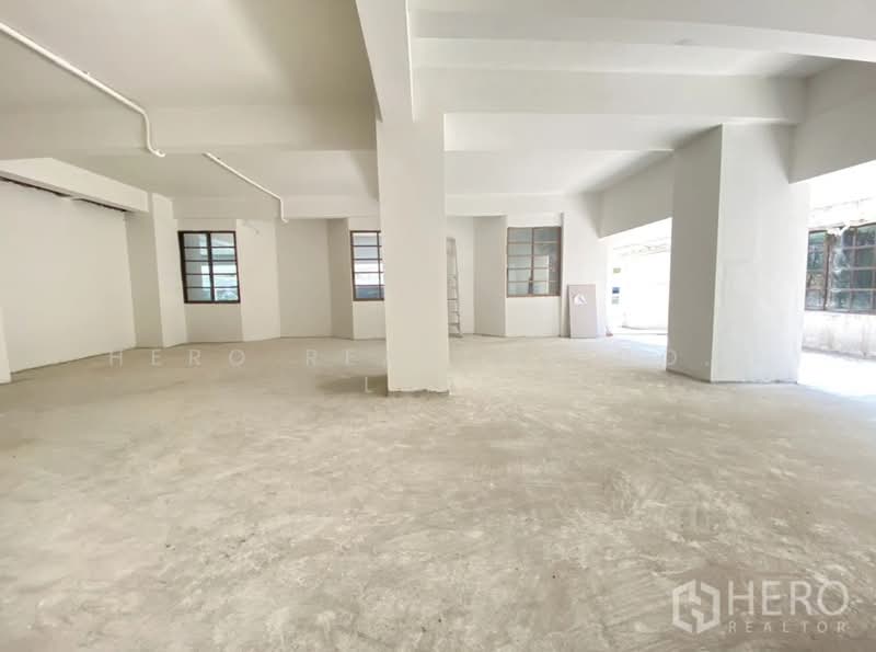 For rent Retail Space in Khlong Toei Nuea, Watthana, Bangkok BTS Asok hre00226, Bangkok, Khlongtoei Nua, Watthana, Bangkok, , 100 sqm, Retail Space For Rent, by Hero Realtor Co., Ltd., 500155183 - DDproperty.com