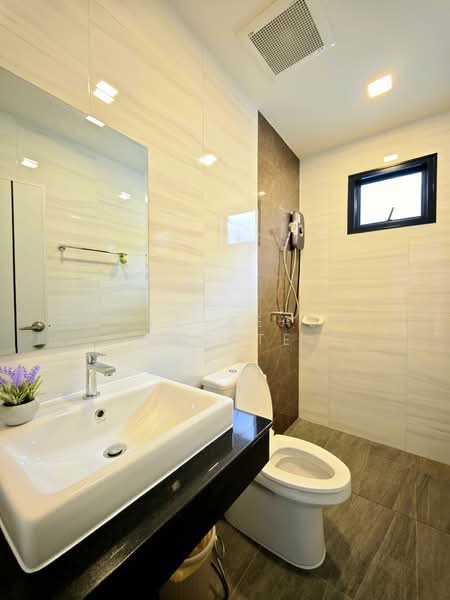 Modern 2-Storey House for Sale – East Pattaya, Chon Buri (Pattaya), Bang Lamung, Bang Lamung (Pattaya), Chon Buri (Pattaya), 4 Bedrooms, 170 sqm, Single Detached House For Sale, by PLC Real Estate, 500155213 - DDproperty.com