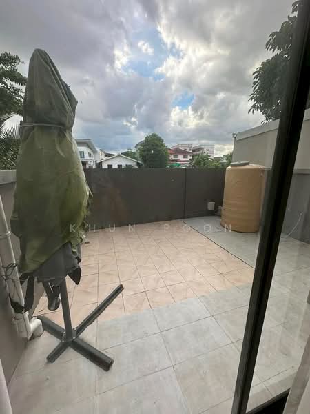 Y Residence Sukhumvit 113, Samut Prakan, Sukhumvit 113 Road (Soi Dan Samrong 42/1), Samrong Nua, Muang Samut Prakarn, Samut Prakan, 4 Bedrooms, 220 sqm, Townhouse For Rent, by Khun Poon, 500155269 - DDproperty.com