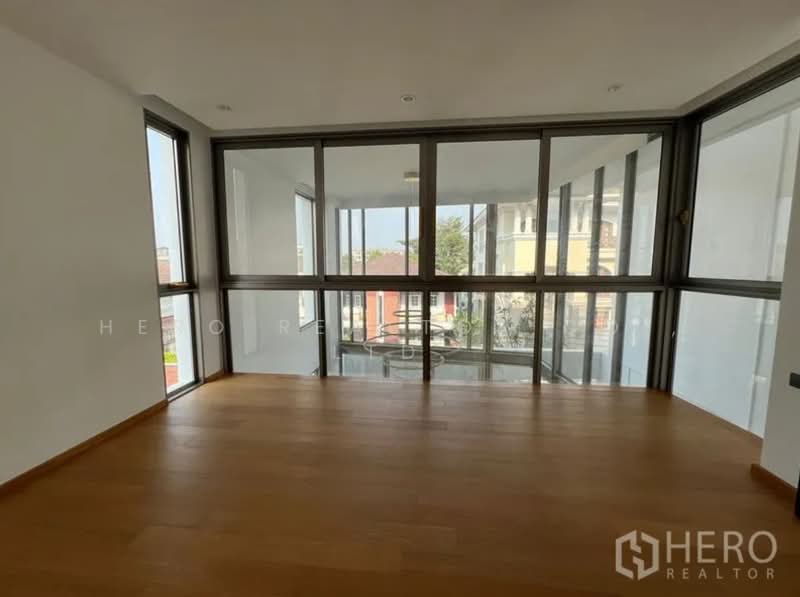 For Sale - For rent or sale Home Office in Chan Kasem, Chatuchak, Bangkok bre21768, Bangkok