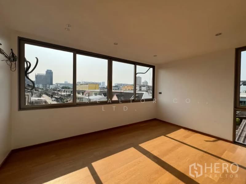 For Sale - For rent or sale Home Office in Chan Kasem, Chatuchak, Bangkok bre21768, Bangkok