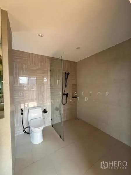 For Sale - For rent or sale Home Office in Chan Kasem, Chatuchak, Bangkok bre21768, Bangkok