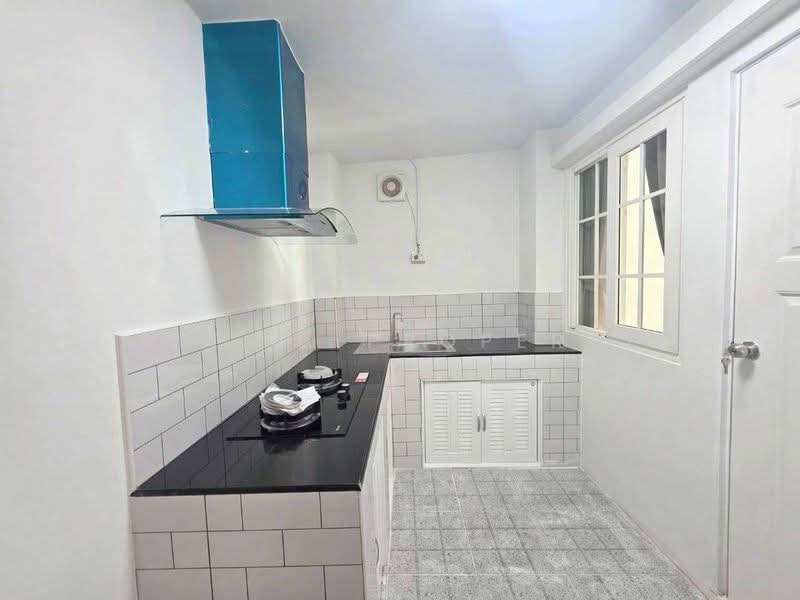 Golden Town Sriracha-Assumption : โกลเด้น ทาวน์ ศรีราชา-อัสสัมชัญ, ชลบุรี, Kaokilo, สุรศักดิ์, ศรีราชา, ชลบุรี, 80 ตร.ม., ทาวน์เฮ้าส์ ขาย, โดย A.T.A. Property, 500155346 - DDproperty.com