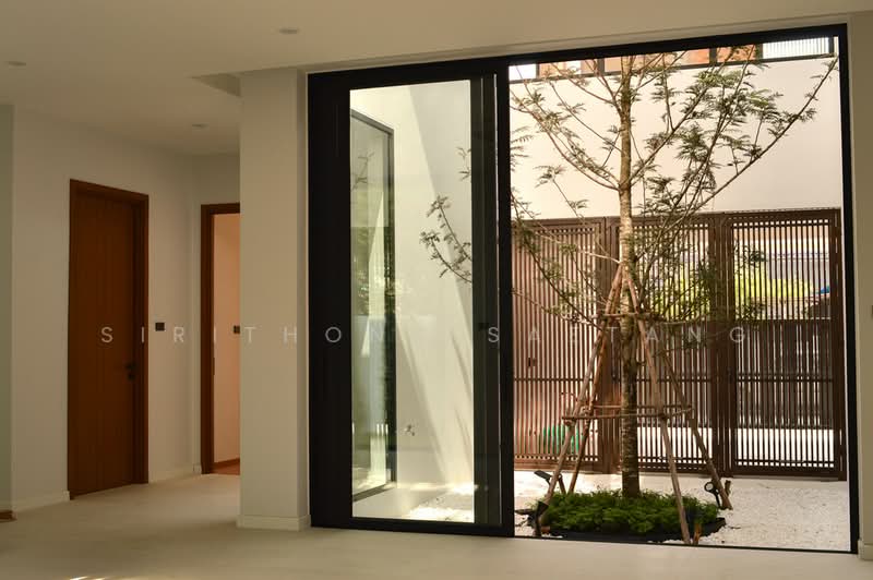 EDEN ศรีนครินทร์ - สวนหลวง บ้านเดี่ยวสไตล์ Modern Tropical พร้อมสวน Courtyard ขนาดใหญ่ใจกลางบ้าน, กรุงเทพ, เฉลิมพระเกียรติ ร.9 ซอย 62, ดอกไม้, ประเวศ, กรุงเทพ, 416 ตร.ม., บ้านเดี่ยว ขาย, โดย Sirithong Saetang, 500155396 - DDproperty.com