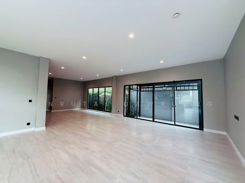 The Pavilion Ramkhamhaeng-Wongwaen, Bangkok, Kanchanaphisek Road, Saphan Sung, Saphan Sung, Bangkok, 4 Bedrooms, 614 sqm, Single Detached House For Sale, by Kanrutai Dawruang, 500155426 - DDproperty.com