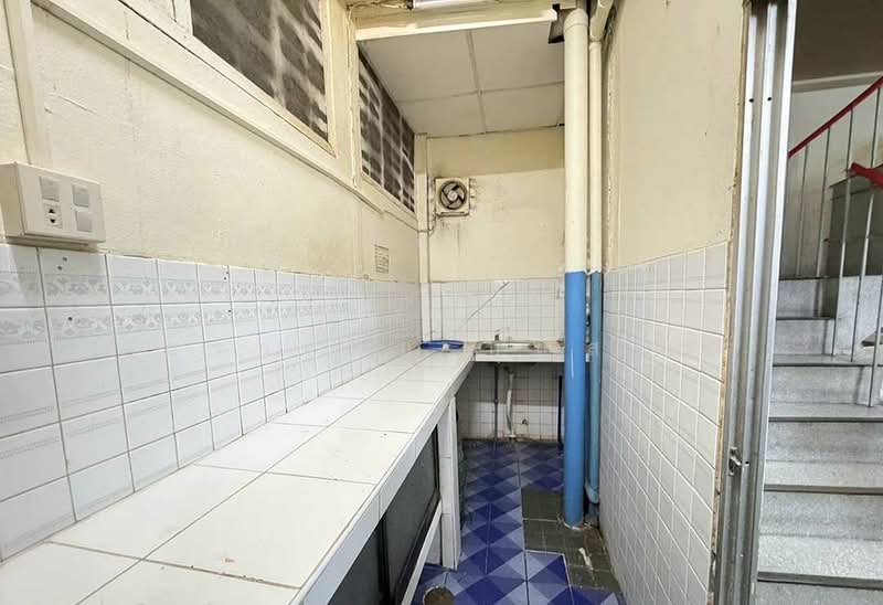 ขาย - ตึก 4 ชั้น มีดาดฟ้า ซ.สีลม 15, กรุงเทพ