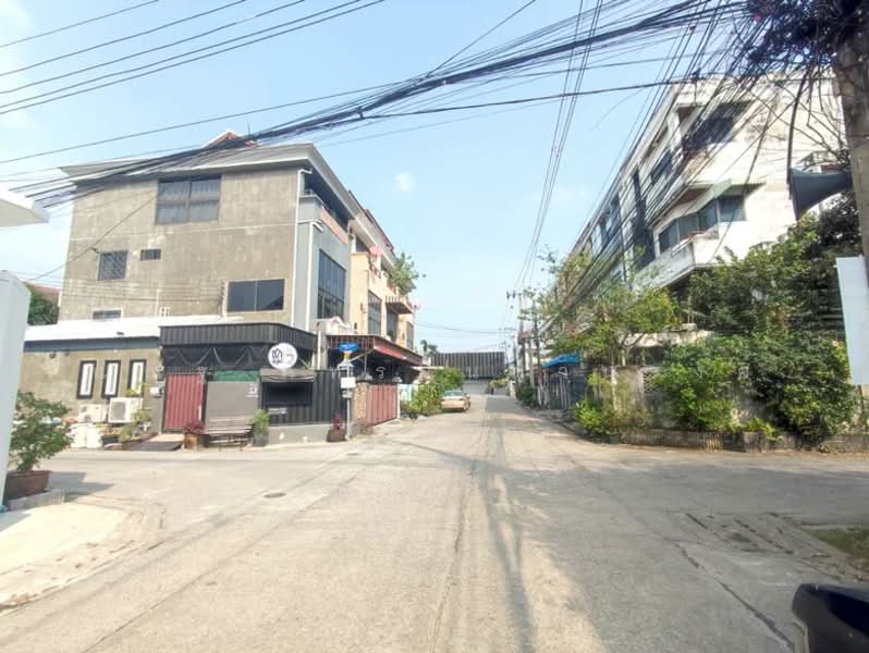 ถนนโชคชัย 4 แขวงลาดพร้าว เขตลาดพร้าว กรุงเทพมหานคร, กรุงเทพ, ลาดพร้าว, ลาดพร้าว, กรุงเทพ, 92 ตร.ม., ทาวน์เฮ้าส์ ขาย, โดย ณณัฐ ภัทรจินดานุวงศ์, 500155436 - DDproperty.com