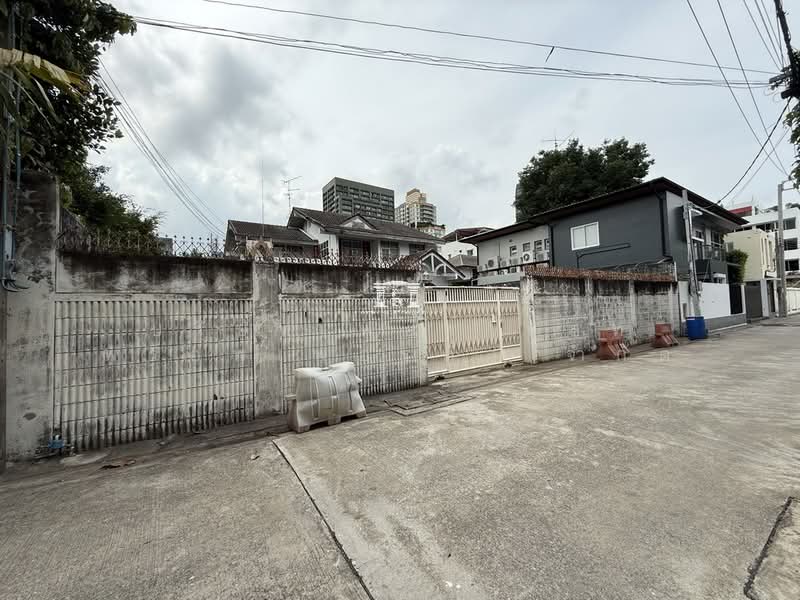 45042 – ที่ดิน+บ้าน ถนนทองหล่อ 25, สุขุมวิท 55 เนื้อที่ 136 ตร.ว. ใกล้โรงพยาบาลคามิลเลี่ยน, กรุงเทพ, ทองหล่อ 25, คลองเตยเหนือ, วัฒนา, กรุงเทพ, 544 ตร.ม., ที่ดิน ขาย, โดย บริษัท ฟอร์เบสท์ พร็อพเพอร์ตี้ส์ จำกัด, 500155489 - DDproperty.com