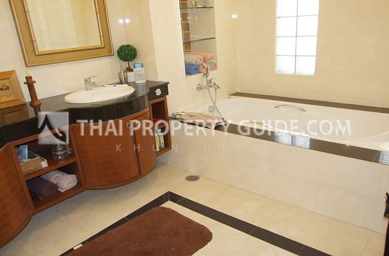 House with Private Pool in Sukhumvit, Bangkok, Khlong Tan Nua, Watthana, Bangkok, 4 Bedrooms, 350 sqm, Single Detached House For Rent, by Khun Nita, 500155501 - DDproperty.com