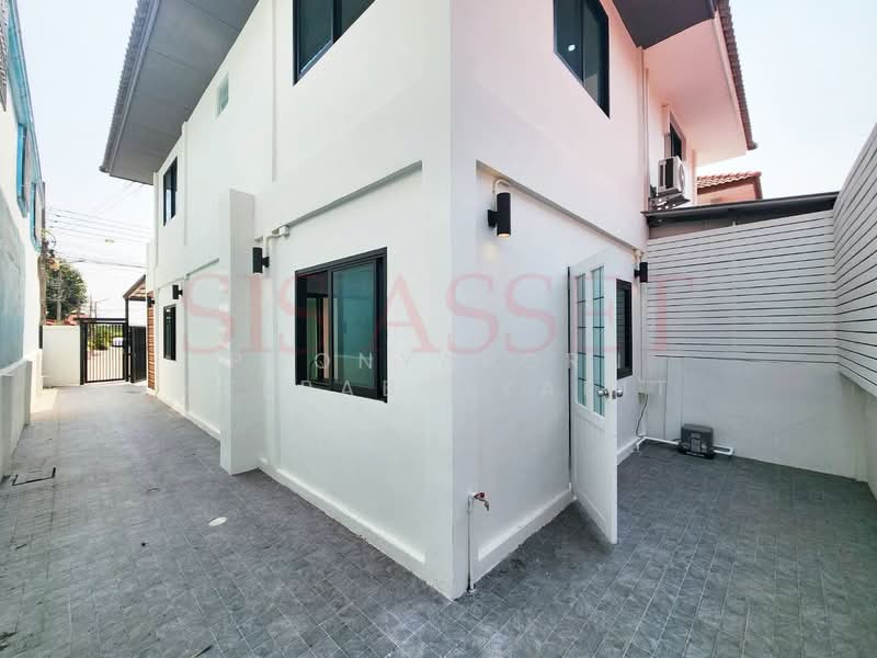 หมู่บ้าน​พระปิ่น ​4 - เพชรเกษม​ 81​, Bangkok, มาเจริญ, Nong Kham, Nong Khaem, Bangkok, 2 Bedrooms, 102 sqm, Semi-Detached House (Twin House) For Sale, by Poonyaporn Veerabulyarit, 500155506 - DDproperty.com