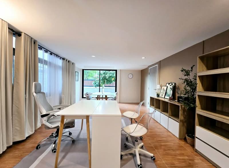 Home Office Bang Kapi, Bangkok, Khlong Chan, Bang Kapi, Bangkok, 3 Bedrooms, 200 sqm, Townhouse For Rent, by ปรินทร์ญาดา ชิณโชติ, 500155534 - DDproperty.com