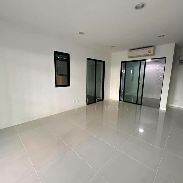 Baan Klang Muang Nawamin 42, Bangkok, Soi Nawamin 42, Nawamin Road, Khlong Kum, Bueng Kum, Bangkok, 3 Bedrooms, 132 sqm, Townhouse For Sale, by Sittichai (Ice) Tulyanon, 500155577 - DDproperty.com