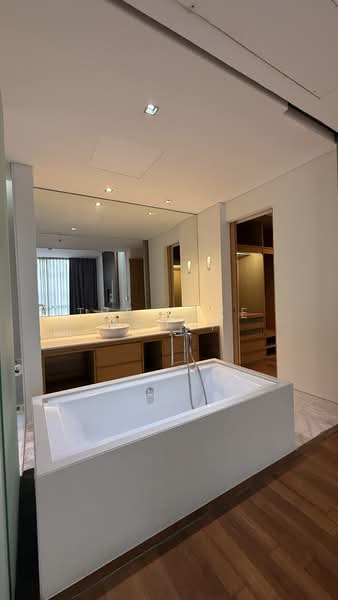 Domus 16, Bangkok, 19 Soi Sukhumvit 16, Khlong Toei, Khlong Toei, Bangkok, 3 Bedrooms, 167 sqm, Condo For Rent, by The Luxe Group, 500155595 - DDproperty.com