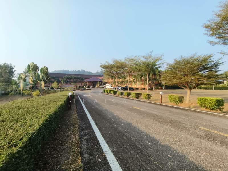 ขาย ที่ดิน รีสอร์ทและสวน ทางไปเกาะช้าง จ.ตราด เนื้อที่ 56 ไร่ 47 ตารางวา เหมาะทำการค้า ติดถนนใหญ่, Trat, Khao Saming, Khao Saming, Trat, , 89,788 sqm, Land For Sale, by TopLands of Thailand, 500155606 - DDproperty.com