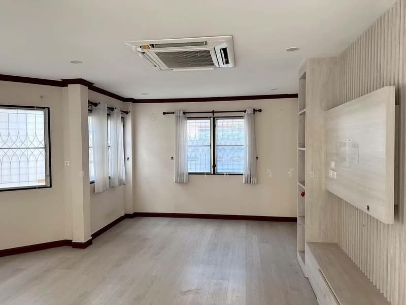 บ้านลาดปลาเค้า 10, Bangkok, Chorake Bua, Lat Phrao, Bangkok, 4 Bedrooms, 200 sqm, Single Detached House For Sale, by สมโพธิ เทศวิรัช, 500155621 - DDproperty.com