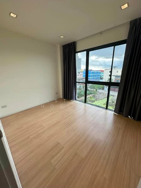 Y Residence Sukhumvit 113, Samut Prakan, Sukhumvit 113 Road (Soi Dan Samrong 42/1), Samrong Nua, Muang Samut Prakarn, Samut Prakan, 4 Bedrooms, 220 sqm, Townhouse For Rent, by Eastblue Horizon, 500155690 - DDproperty.com