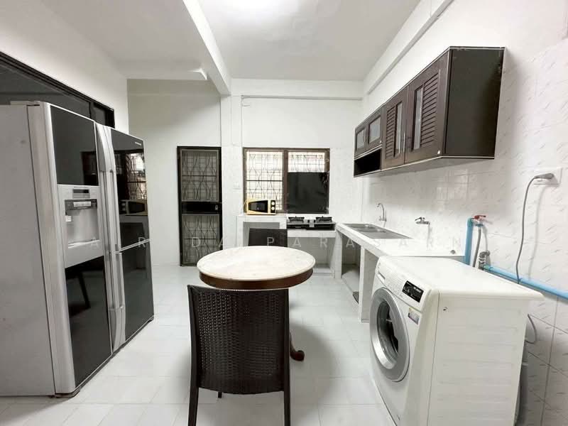 Home Avenue, corner lot, Soi Prawit and Friends 16., Bangkok, Bang Chak, Phra Khanong, Bangkok, 5 Bedrooms, 237 sqm, Townhouse For Rent, by Airada Parasarn, 500155705 - DDproperty.com