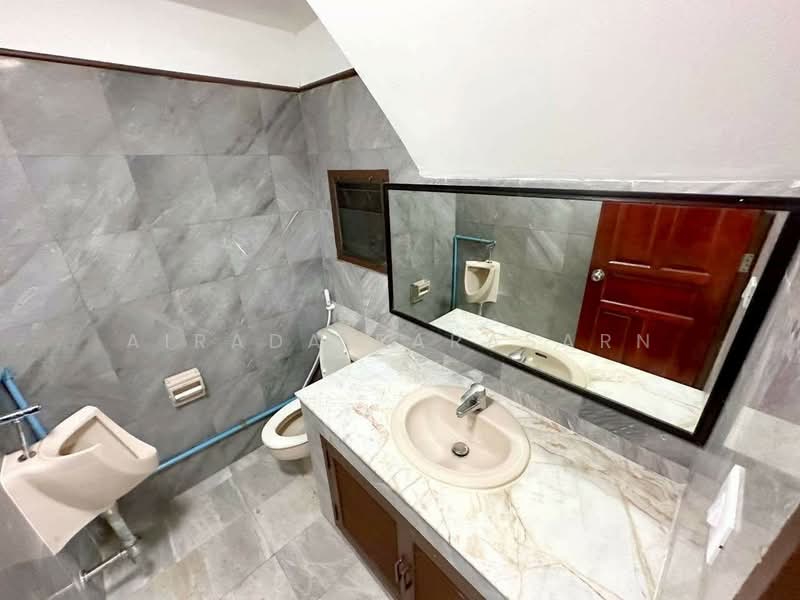 Home Avenue, corner lot, Soi Prawit and Friends 16., Bangkok, Bang Chak, Phra Khanong, Bangkok, 5 Bedrooms, 237 sqm, Townhouse For Rent, by Airada Parasarn, 500155705 - DDproperty.com