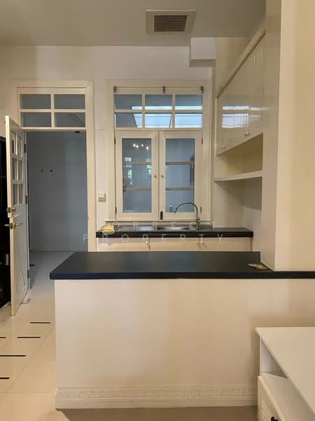 ทาวน์เฮาส์พร้อมเฟอร์นิเจอร์ครบ @รัชดาภิเษก 44, Bangkok, Huai Khwang, Huai Khwang, Bangkok, 4 Bedrooms, 180 sqm, Townhouse For Rent, by Correct Property, 500155817 - DDproperty.com