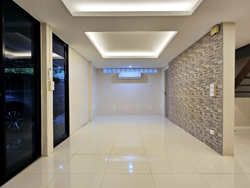 2-story Home office Soi Sriburapha 9, Bangkok, Khlong Chan, Bang Kapi, Bangkok, 3 Bedrooms, 250 sqm, Single Detached House For Rent, by NR agent, 500155819 - DDproperty.com