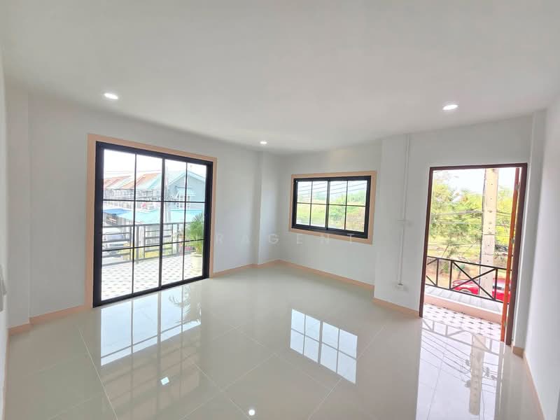 Baan Buathong 4, Nonthaburi, Ban Kluay-Sai Noi Road, Phimonrat, Bang Bua Thong, Nonthaburi, 2 Bedrooms, 98 sqm, Townhouse For Sale, by NRagent, 500155830 - DDproperty.com
