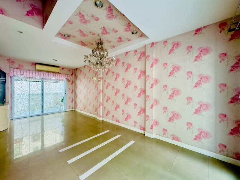 Baan Klang Muang Sukhumvit 113 : บ้านกลางเมือง สุขุมวิท 113, สมุทรปราการ, ซอย ด่านสำโรง 32, สำโรงเหนือ, เมืองสมุทรปราการ, สมุทรปราการ, 135 ตร.ม., ทาวน์เฮ้าส์ ขาย, โดย ภนิดา คุณารัตนอังกูร, 500155923 - ห้องนั่งเล่น - DDproperty.com