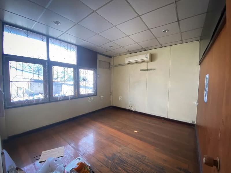 House/Home Office/Business Space in Soi Ekkamai 12, Near BTS Ekamai, Bangkok, Khlong Tan Nua, Watthana, Bangkok, , 200 sqm, Shophouse For Rent, by LINE @firststep, 500155938 - DDproperty.com