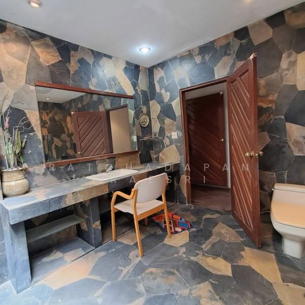 ขาย โฮมออฟฟิศ ใหญ่ 120 ตรว. ศรีวรา ทาวน์อินทาวน์ เหมาะทำ ออฟฟิศ หรือลงทุน, กรุงเทพ, วังทองหลาง, วังทองหลาง, กรุงเทพ, 700 ตร.ม., สำนักงาน ขาย, โดย Ratchadapan Praesri, 500155939 - DDproperty.com