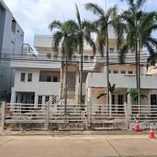 Home office for Sale with 120 sq.w. Town in Town, Prime Location for Living and Investment, Bangkok, Wang Thonglang, Wang Thonglang, Bangkok, , 700 sqm, Office Space For Sale, by Ratchadapan Praesri, 500155939 - DDproperty.com