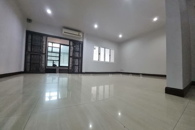 ทาวน์เฮ้าส์ ถ.นิมิตรใหม่ ซ.1, Bangkok, นิมิตใหม่, Min Buri, Min Buri, Bangkok, 3 Bedrooms, 96 sqm, Townhouse For Sale, by ศริญญา มากชู, 500155983 - DDproperty.com