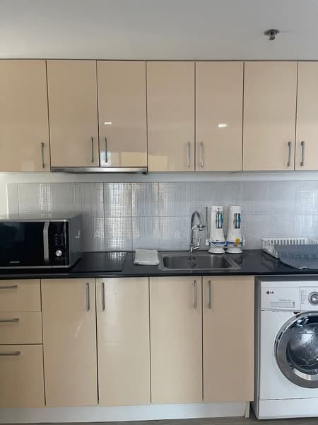 My Resort Bangkok, Bangkok, 1724 Petchaburi Road, Bang Kapi, Huai Khwang, Bangkok, 1 Bedroom, 42 sqm, Condo For Rent, by Jarunat K, 500155990 - DDproperty.com