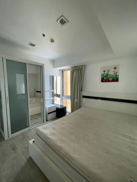 My Resort Bangkok, Bangkok, 1724 Petchaburi Road, Bang Kapi, Huai Khwang, Bangkok, 1 Bedroom, 42 sqm, Condo For Rent, by Jarunat K, 500155990 - DDproperty.com