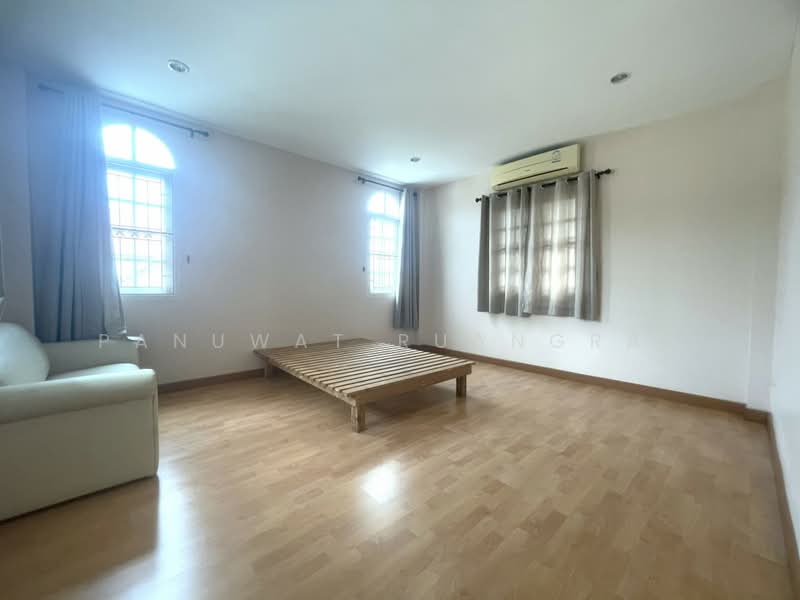 Muang Thong 4 Village, Bangkok, On Nut, Phra Khanong, Udon Suk, Bang Chak, Phra Khanong, Bangkok, 4 Bedrooms, 297 sqm, Single Detached House For Sale, by Panuwat Ruangrak, 500156075 - DDproperty.com