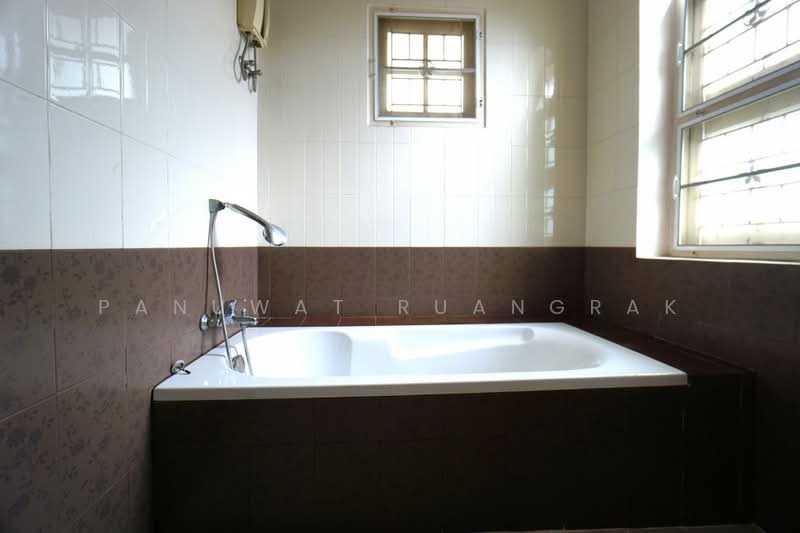 Muang Thong 4 Village, Bangkok, On Nut, Phra Khanong, Udon Suk, Bang Chak, Phra Khanong, Bangkok, 4 Bedrooms, 297 sqm, Single Detached House For Sale, by Panuwat Ruangrak, 500156075 - DDproperty.com