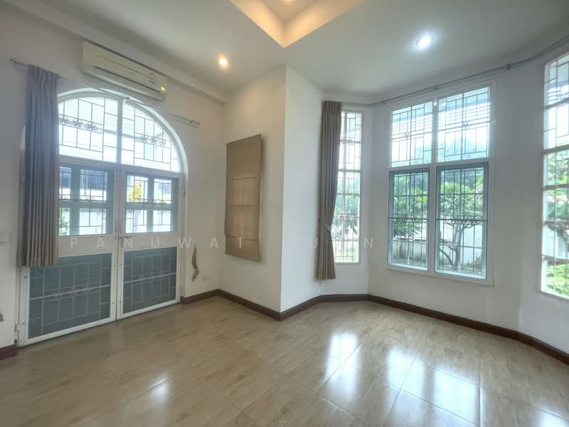 Muang Thong 4 Village, Bangkok, On Nut, Phra Khanong, Udon Suk, Bang Chak, Phra Khanong, Bangkok, 9 Bedrooms, 297 sqm, Single Detached House For Sale, by Panuwat Ruangrak, 500156075 - DDproperty.com