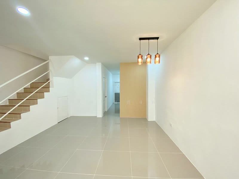 ขายทาวน์โฮมรีโนเวทใหม่ ม.เพิ่มทรัพย์ บึงวรกิจ ศรีราชา, Chon Buri (Pattaya), Bueng, Si Racha, Chon Buri (Pattaya), 3 Bedrooms, 80 sqm, Townhouse For Sale, by Dusit Saengfa, 500156090 - DDproperty.com