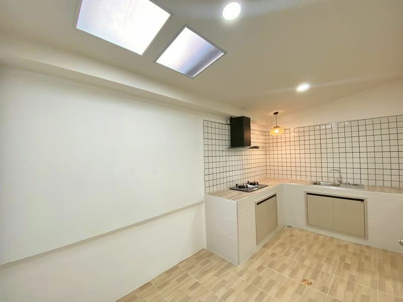 ขายทาวน์โฮมรีโนเวทใหม่ ม.เพิ่มทรัพย์ บึงวรกิจ ศรีราชา, Chon Buri (Pattaya), Bueng, Si Racha, Chon Buri (Pattaya), 3 Bedrooms, 80 sqm, Townhouse For Sale, by Dusit Saengfa, 500156090 - DDproperty.com