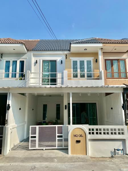 ขายทาวน์โฮมรีโนเวทใหม่ ม.เพิ่มทรัพย์ บึงวรกิจ ศรีราชา, Chon Buri (Pattaya), Bueng, Si Racha, Chon Buri (Pattaya), 3 Bedrooms, 80 sqm, Townhouse For Sale, by Dusit Saengfa, 500156090 - DDproperty.com