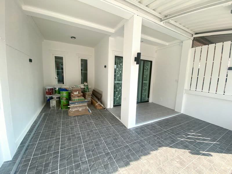 ขายทาวน์โฮมรีโนเวทใหม่ ม.เพิ่มทรัพย์ บึงวรกิจ ศรีราชา, Chon Buri (Pattaya), Bueng, Si Racha, Chon Buri (Pattaya), 3 Bedrooms, 80 sqm, Townhouse For Sale, by Dusit Saengfa, 500156090 - DDproperty.com
